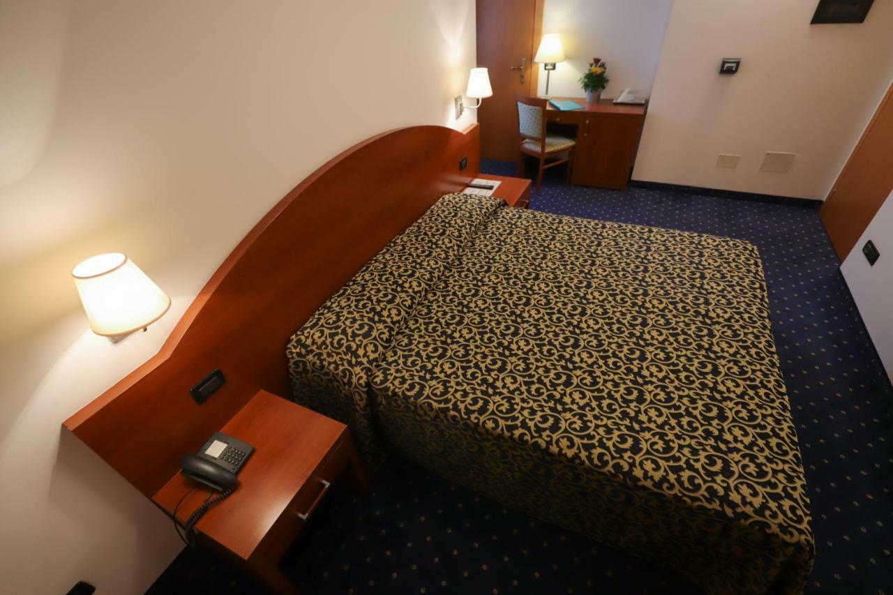 Hotel Da Roberto ラツィーゼ エクステリア 写真