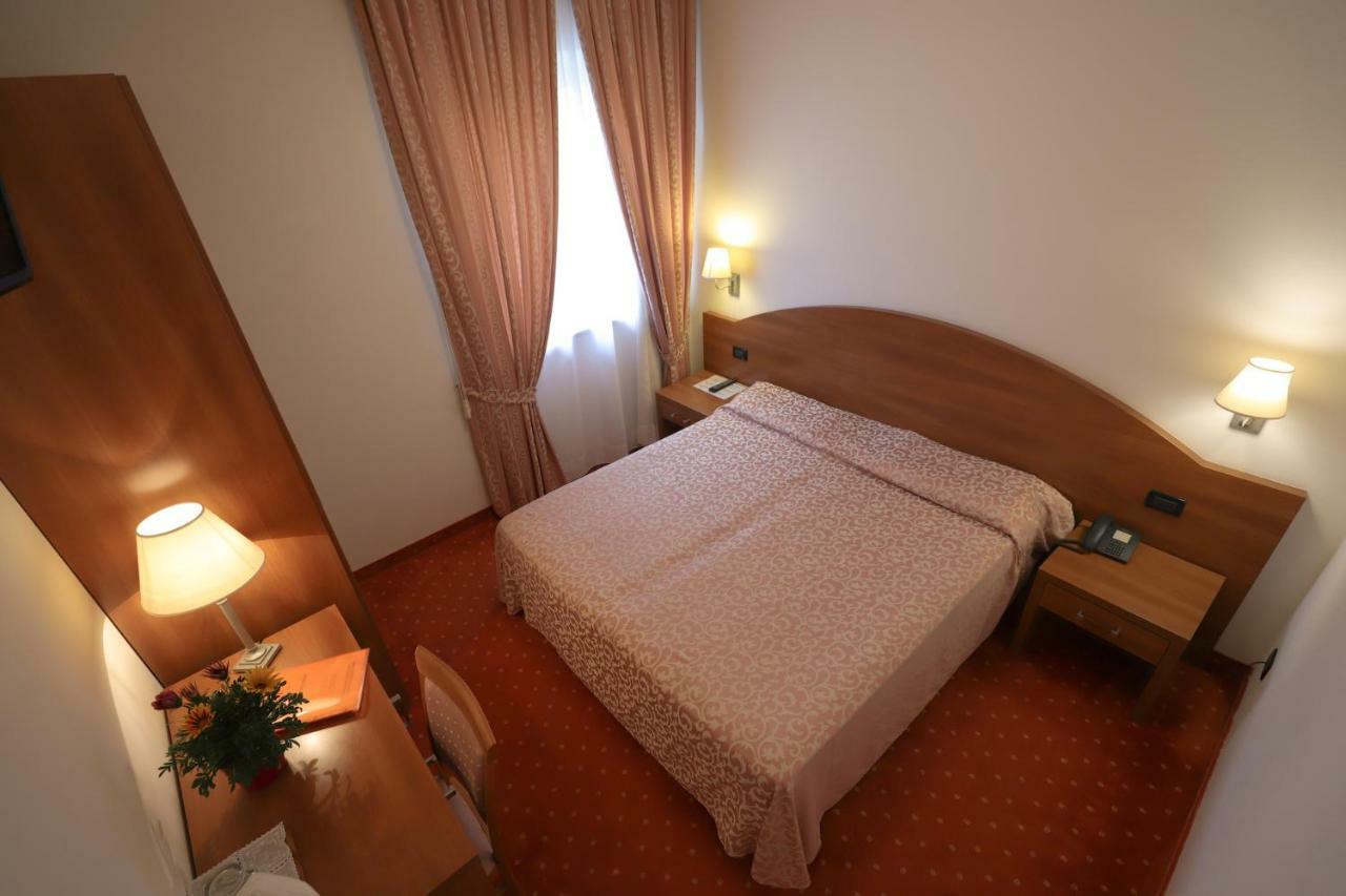 Hotel Da Roberto ラツィーゼ エクステリア 写真