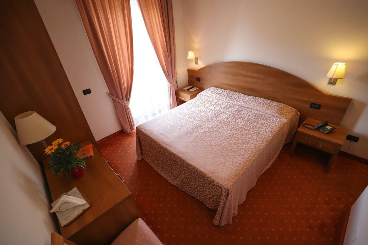 Hotel Da Roberto ラツィーゼ エクステリア 写真