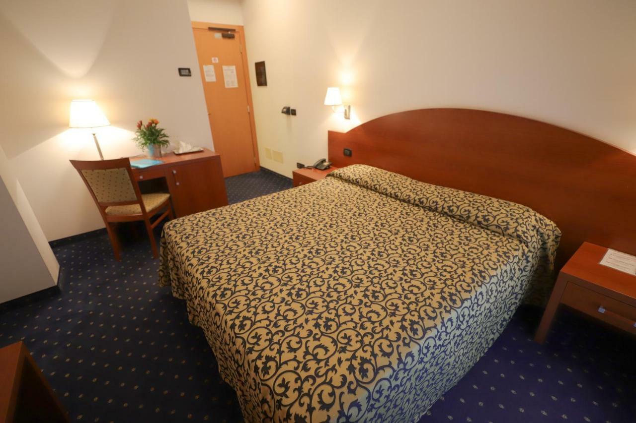 Hotel Da Roberto ラツィーゼ エクステリア 写真