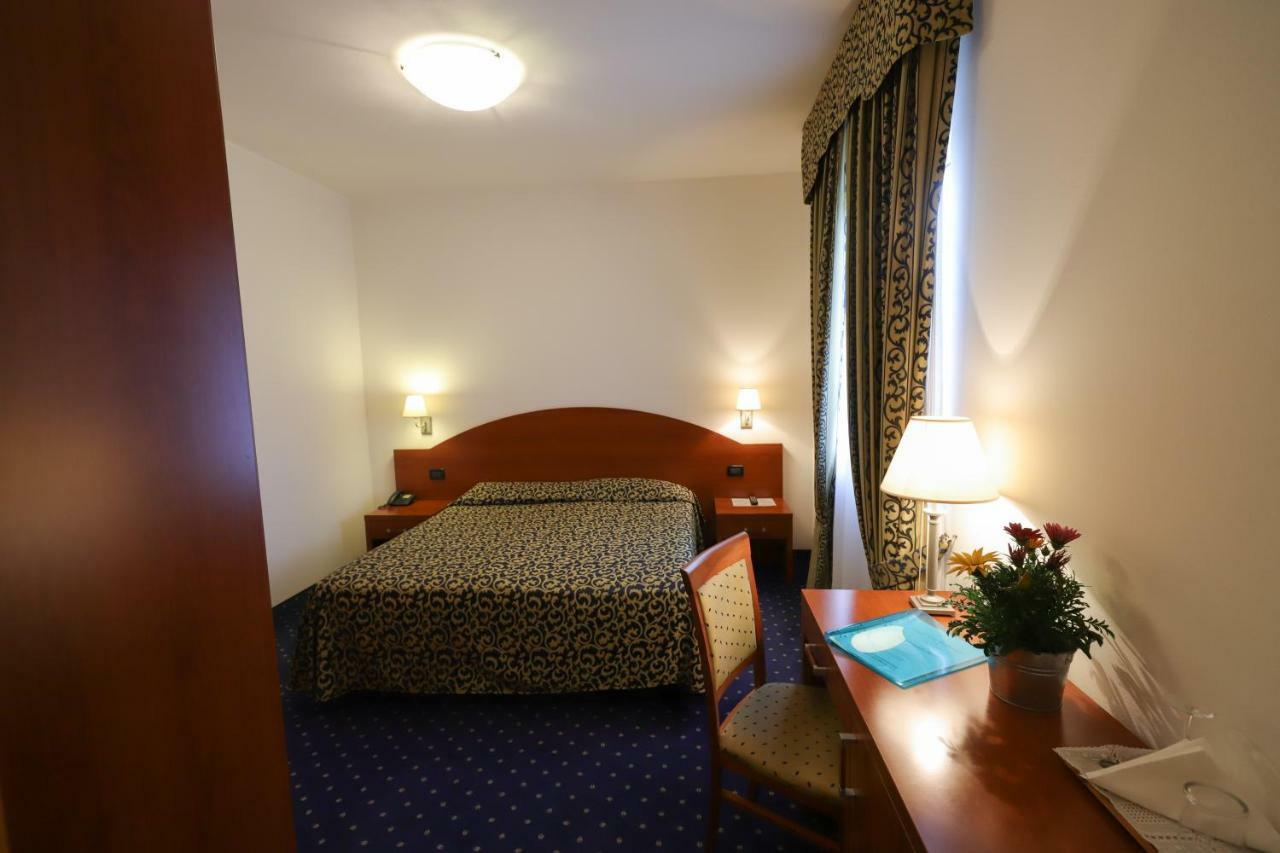 Hotel Da Roberto ラツィーゼ エクステリア 写真