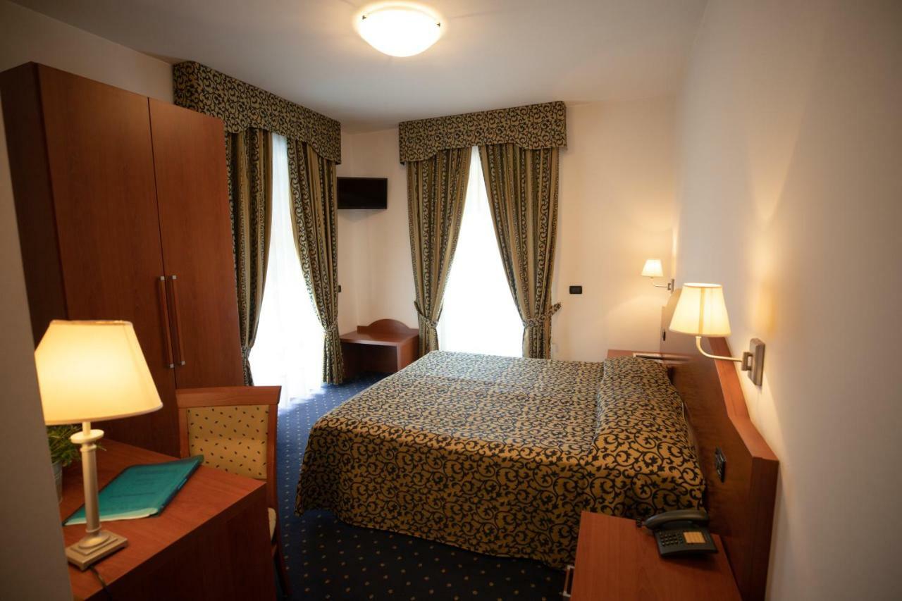 Hotel Da Roberto ラツィーゼ エクステリア 写真